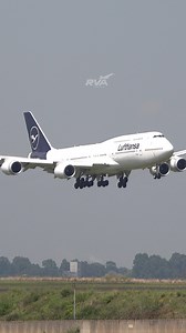 Lufthansa Boeing 747-830 landing at O.R Tambo Airport. | RVA Aviation