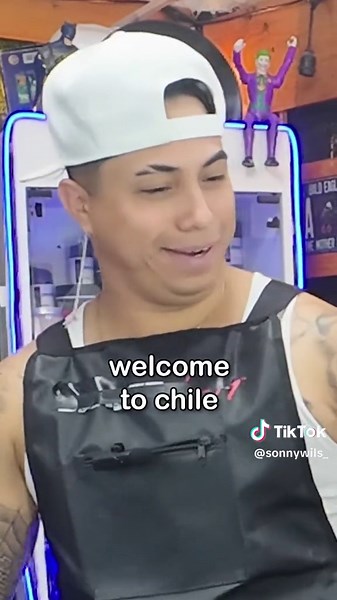 When an Indonesian go to barber in Chile🇮🇩🇨🇱 #sonnywilson #polyglot #sonnywils