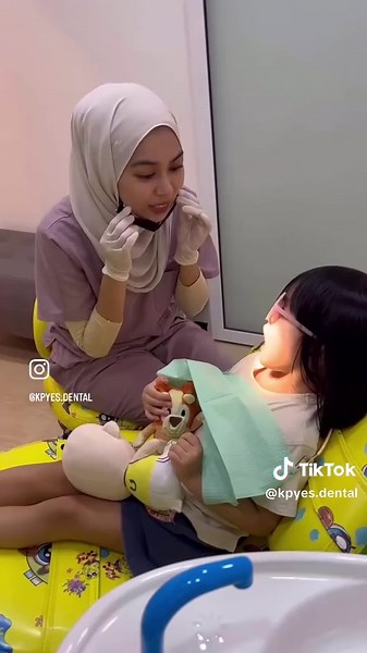Children's first visit to the dentist is very important to us! ✨✨ With our friendly staff, our adorable dental chair and more. Yes Dental ensures a positive dental experience for kids. Watch Rayna's first fun dental experience with us, Thank you for trusting us 😉😉 #yesdentalclinic #sayyestoyourbestsmile #dentallife #yesdental