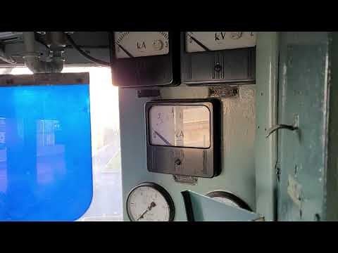 電気機関車の内部