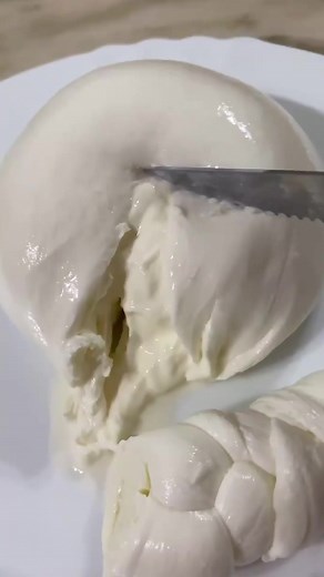 not to be dramatic but we would d1e for cheese (🎥: IG - @pietrospina_cheesemaker) #cheesedreams #cheese #ukfood