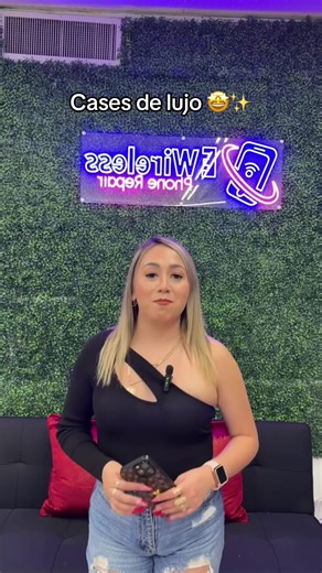 Dale a tu teléfono un look único con nuestros nuevos cases de lujo 💎📱 Elegantes, modernos y perfectos para proteger tu teléfono con estilo. ❤️ Ideales para regalar o para consentirte. 📍 Visítanos en E Wireless Phone Repair 🛍️ ¡Cases limitadas! #fyp #parati #accessories #cases #EWirelessPhoneRepair