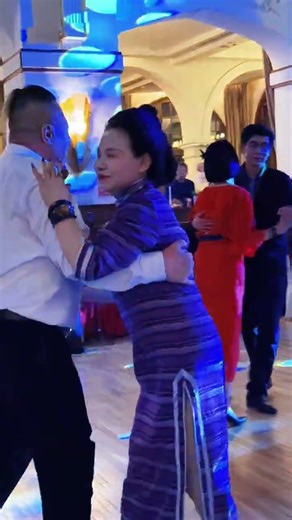 Sister Huang and Brother Chao improvised and moved their tango positions.#I m sharing the