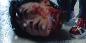 Chinese girl beheaded by Chucky (a haunted doll) in : Cult of Chucky (2017) - herdeaths