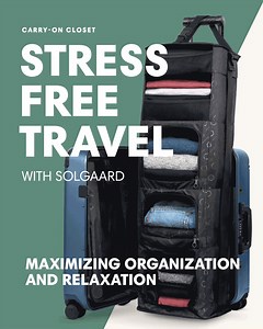 Schnelles Packen, organisiertes Reisen - mit Solgaard Reisegepäck wird jeder Trip zum Kinderspiel. Unser smartes Regalsystem sorgt für eine optimale Organisation deiner Sachen, während du dich entspannt auf das Wesentliche fokussieren kannst. Erlebe die Freiheit, ohne Hektik zu reisen, und genieße jeden Moment unterwegs mit Solgaard! 🙌 | Solgaard