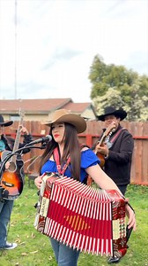 ¡Amores Fingidos!!! 🎶💔 Una canción clásica de la música norteña 🇲🇽 ¡Esperamos que les guste mucho! 🎧✨ La tenemos grabada con tololoche y ahora con bajoloche 🎸🎶 ¡Qué bonita es nuestra música mexicana! ❤️ ¡Saludos, amigos! 👋😊 #acordeon #gabbanelli #Tepehuanes | Los Reales del Norte