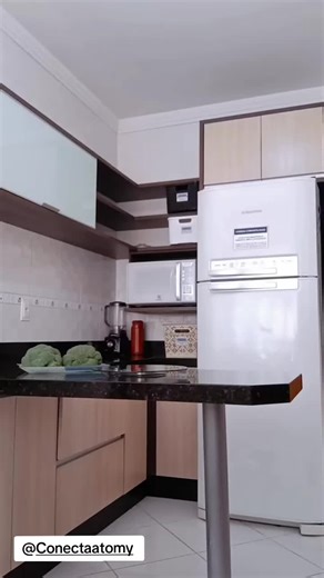 Detergente Atomy revolucionário no mercado,além de ser orgânico lava verduras e fruta tirando todo o agrotóxico deixa a sua mão macia porque é rico em vitamina c , 10 ml do nosso detergente rende um frasco diluído em água de 500ml (as marcas do mercado que tem 500 ml, prejudica a sua mão deixando as com feridas e custando 2,89 pra cima), isso indica que teremos 100 garrafas diluída do lava louças da Atomy...*Logo 78,00/100 diluições = 0,78 centavos olha a economia que estará fazendo com o nosso 