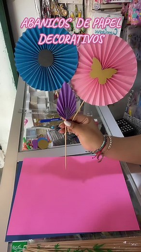 Les enseño como realizo los abanicos de papel decorativos 🔆 #manualidades #abanico #abanicosdecolores #abanicos #tutorials #emprendimiento #tutorial #abanicocircular #papeleriabonita #hojasdepalma #papeleriapersonalizada #decoracionesglobos #decoraciones
