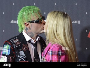 Avril Lavigne, Mod Sun attends the 2021 MTV Video Music Awards at Barclays Center on September 12, 2021 in the Brooklyn borough of New York City. Photo: Jeremy Smith/imageSPACE /MediaPunch Stock Photo - Alamy