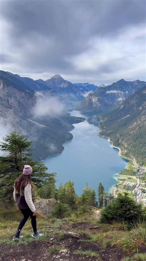 CINDY | Hikes ↟ Adventures on Instagram: "3 randonnées à faire en Autriche 👇🏻 📍 Plansee 🅿️ Parking camping 🥾 Distance: 7kms ⏱️ Temps: 4h ↑ Dénivelé: 700m 📍Roßkarsee 🅿️ Parking Gramais 🥾 Distance: 12kms ⏱️ Temps: 6h ↑ Dénivelé: 1100m 📍Drachensee 🅿️ Parking Tirolerhaus 🥾 Distance: 12kms ⏱️ Temps: 5h ↑ Dénivelé: 900m 💡Enregistre ce post pour plus d’idées randos #autriche #drachensee #plansee #gramais #rando #randonnée"