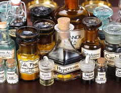 Arnika-Salbe selber herstellen - Rezept für ein altes Hausmittel