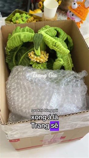 Let's make a cute flower pot with pipe cleaners! 🌷✨ #pipecleanerart #DIY