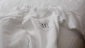 Visited the incredible The Rockefeller Hotel yet?⚡️ "Upon arrival, you’ll be greeted by some of the friendliest staff you’ll ever meet at a hotel and that’s already a win in our books! The layout of the room was definitely well thought through with its clean lines and modern decor, ample storage space for luggage and luxury standard sheets for a dreamy nights rest 💤" - Kyle Lestrade (instagram.com/cityboy_cpt) So why not book your next staycation here? #whatsonincapetown #traveltuesday #rockefe