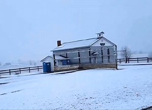 A snowy morning drive by Four Corners Amish Schoolhouse on TR 652. The area is called Four Corners because four townships intersect at TR 652 and TR 629 several miles north of Berlin Ohio. The townships are Walnut Creek, Salt Creek, Paint, and Berlin. JD | AmishLeben