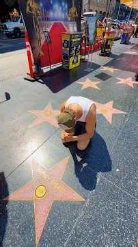 Lantai jalanan HOLLYWOOD bertaburan selebriti dunia! The Walk of Fame