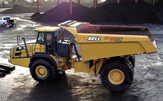 贝尔 BELL B60E 铰卡自卸车 运输作业