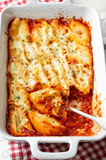 101K views · 704 reactions | Ready to make dinner time a lot more exciting? Our stuffed pasta shells are about to become your new go-to easy Dinner! P.S. My kids ❤️ this! RECIPE: https://natashaskitchen.com/stuffed-shells-recipe/ | NatashasKitchen.com | Facebook