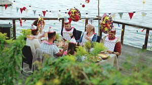 8.2K views · 534 reactions | It's crayfish time! 咽拾 Crayfish parties are an annual tradition in Sweden where people come together to eat crayfish and to spend time together.  The crayfish parties normally take place in August and mark something of an end to summer. Have you ever been to a Swedish crayfish party?  Film: Daniel Joneström/imagebank.sweden.se | Sweden.se | Facebook