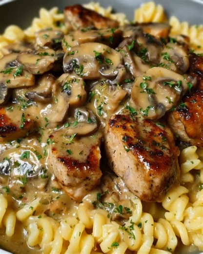 Pork Tenderloin in Creamy Mushroom Sauce with Pasta Ingredients: 1 pound pork tenderloin, trimmed and cut into 1-inch pieces 8 ounces fettuccine or your favorite pasta 2 tablespoons olive oil 1 medium onion, finely chopped 3 cloves garlic, minced ...... Full Recipe in Coʍmеոτ 💬 | Food Lovers