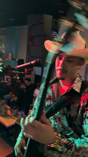 Losdel608_official on Instagram: "En vivo y a todo color desde Des Moines Iowa 📍🔥🦀🍾 Que bonito le baila le gente al ritmo de las guitarronas 💃🕺🏻🪩🎸 #explore #fyp #foryou #envivo #cumbias #regionalmexicano #desmoines #iowa #michoacan #durango #jalisco #losdel608 #felifilms #mariscos #baile #reels #sierreño #takamine #vaqueros #parati"