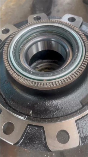 Replacing the ROR ABS ring 👍🏽 #truck #vehicle #auto #car #truck #mechanic #viralvideo #short #opiosi