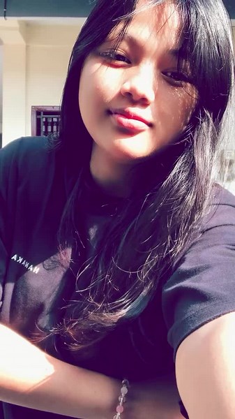 Expressive Hand Gestures Tutorial in Outdoor Setting