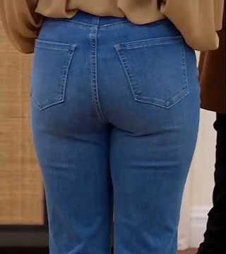 QVC model Brenda modeling jeans 40140