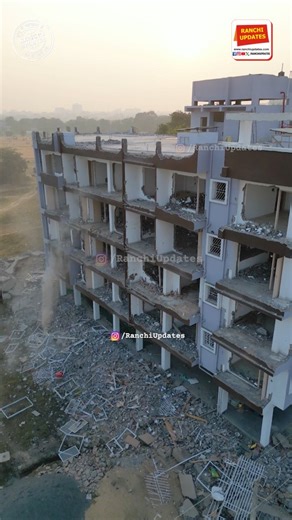 Ranchi Updates on Instagram: "हाईकोर्ट के आदेश के बाद रिम्स की जमीन पर किए गए अवैध निर्माणों को ध्वस्त किया जा रहा है। इसी क्रम में विवादित चार मंजिला इमारत को तोड़ने की कार्रवाई में तेजी आ गई है। प्रशासन की मौजूदगी में इमारत को चरणबद्ध तरीके से ध्वस्त किया जा रहा है। . #rims #Jharkhand #ranchiupdates #digground #ranchinews #news #jharkhandhighcourt"