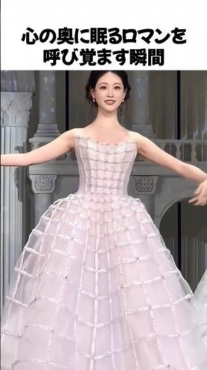 【Jimmy Choo】精巧なディテールで完成したピンクドレスが優雅すぎる/The Atelier 26F/W