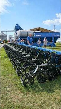 What does American strip-till with Kinze technology look like? 🇺🇸