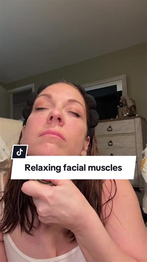 This has become my quiet reset. Just a few slow passes and the tension melts away. It feels simple, but it makes a difference. #facialmassage #spaathome #facialcontouring #tensionrelief #over40beauty