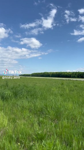 Lasă-ți visele să decoleze împreună cu #HiSky ✨🧡 Scrie-ne în comentarii, ce destinații din grila noastră încă nu ai reușit să vizitezi? 🌍 #airplane #takeoff #aviation