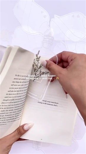 Create Your Own DIY Dried Flower Bookmark