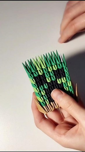 Creeper Minecraft papercraft with origami pieces #minecraft #origami #diy #art