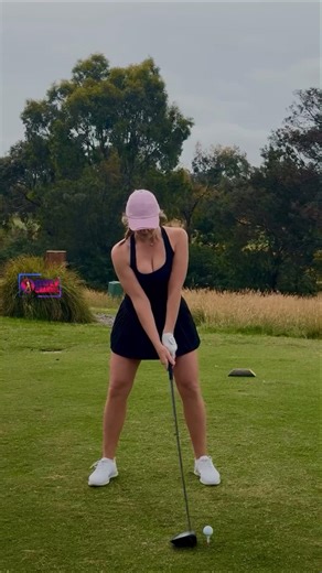 Amazing Golf Swing you need to see | Golf Girl awesome swing | Golf shorts | Shell Cuddihy