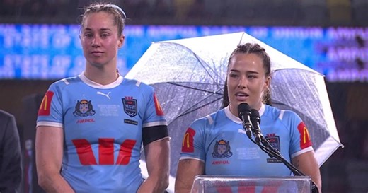 Kelly and Apps take to the stage