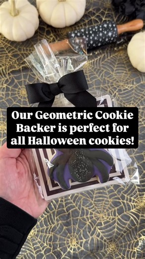 Looking for a cute way to package your Halloween cookies for an upcoming event? These square food-safe backers are perfect to sit behind any type of Halloween cookie that’s approx. 3.5” to 4”! 🕷️ To get this look use our: 👀 Geometric 4.375” square backer 👀 5” x 7” clear heat seal bags 👀 Black pre-tied bow Happy Halloween. Cookie Backer. Cookie Packaging. Halloween Cookies. #halloweencookies #cookiepackagingideas #cookiepackaging #decoratedsugarcookies