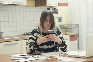 The Dave App Promises Low-Cost Cash Advances—What's the Catch?
