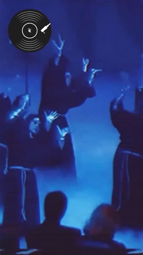 Rise Web Radio on Instagram: "🙏🎹🎼🙌QUANDO O SAGRADO ENCONTRA A DANÇA. 🙏🎹🎼🙌 1990. Enigma nasce. O sample? “Procedamus in Pace” da Capella Antiqua München, gravado em 1977. Um coro medieval alemão. Sussurros de sete séculos. Transformado em dança eletrônica por Michael Cretu. A ALQUIMIA: 🎵 Cantos Gregorianos (1977) → Capella Antiqua München ⚡ Sintetizadores de Ponta (1990) → Michael Cretu 💃 Coreografia Transcendental (1991) → Luka Yexi 🎤 Voz Etérea → Sandra Cretu 1991 - A APRESENTAÇÃO HI