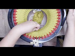 Hat half-half cranking and knitting