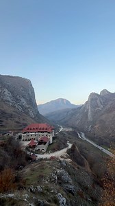 Castelul Templul Cavalerilor - Cheile Valisoarei, jud Alba Muntii Apuseni | Frumusetile Romaniei