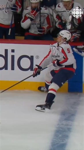 Ryan Leonard frappé solidement... par le juge de ligne!?! #Canadiens #Habs | RDS