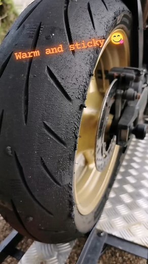 Sticky tyres, warm day... Impatience to get the bike loaded = interesting tread pattern 🤔😂 | PiggyPower