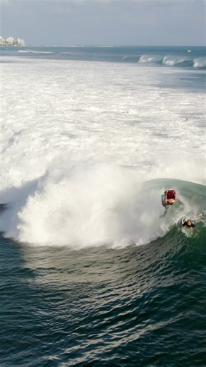 Bodyboarder scoring fun waves in Waikiki! #surfing #surfer #bodyboarding #reels | Dgphotography