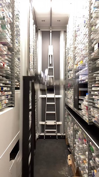 meet ROWA 💕 #pharmacytiktok #rowa #medication #robot #healthcare #pharmacy #dispense #myfavourite