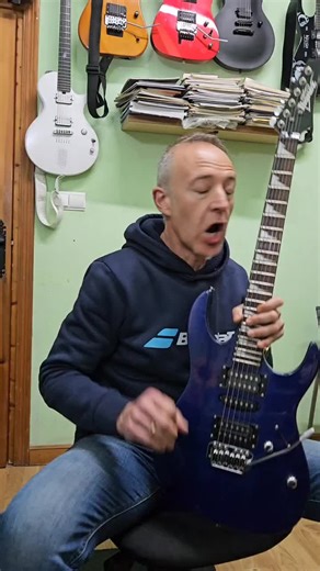 Master, ahí va una Ibanez a buen precio. #rock #guitarra #ibanez #bass #drums