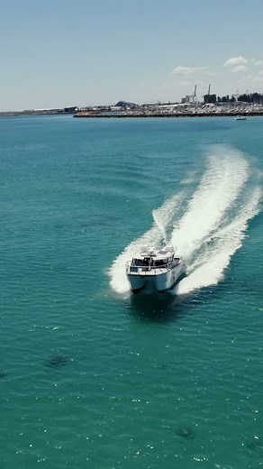 This 2020 Outlaw Catamaran is in full AMSA 2C survey and presents in excellent condition, having just undergone a refit back at the Outlaw yard. Powered by twin Yamaha 425HP outboards with joystick control, “Far Side” is a beast for both commercial and private use. 🔹 2C survey for 2crew 12passengers 🔹 Furuno bridge display and sounders 🔹 Professional electronics package 🔹 22kts cruising speed 🔹 35kts sprint speed 🔹 1500L fuel 🔹 500L fresh water 🔹 Brand new pot winch and tipper 🔹 Toilet 