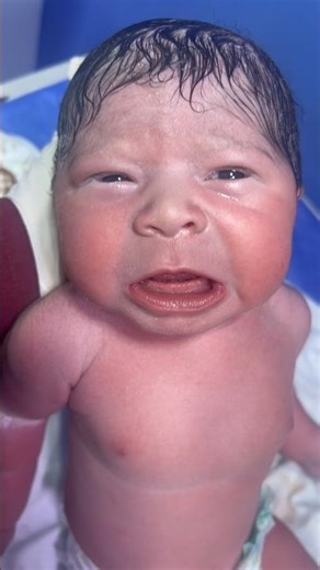 #babyfirstminutes A little cry, a healthy sign 💕