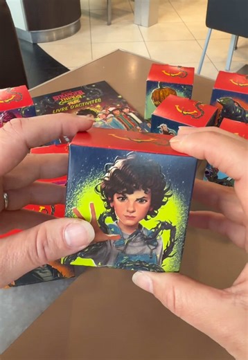 Direction Hawkins avec les nouveaux jouets Happy Meal® Stranger Things : Les Chroniques de 1985 ! Ils débarquent dans vos restaurants McDonald's L'Isle-Jourdain, Auch 1 & 2 On vous attend nombreux pour découvrir la collection #StrangerThings #HappyMeal #McDonalds #McDoGers #Auch