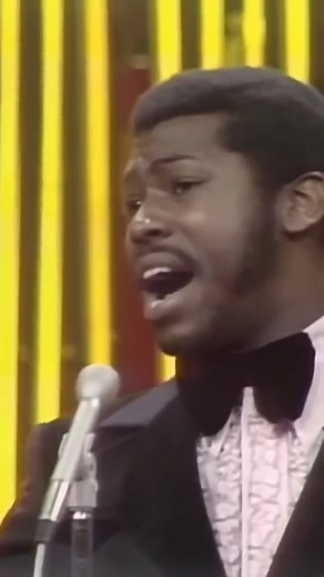 Teddy killing it with the classic Philly Sound group, Harold Melvin & The Blue Notes! Taken from their appearance on Soul Train back in 1974 | Teddy Pendergrass